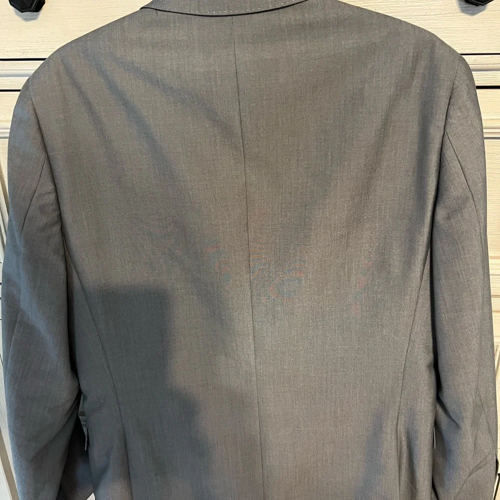 Grey brand new suit coat. 40R PERFECT CONDITION - Picture 5 of 6